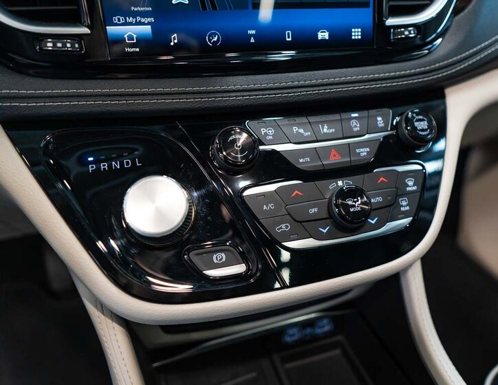 Chrysler Pacifica MPV 3,6 l 221 kw