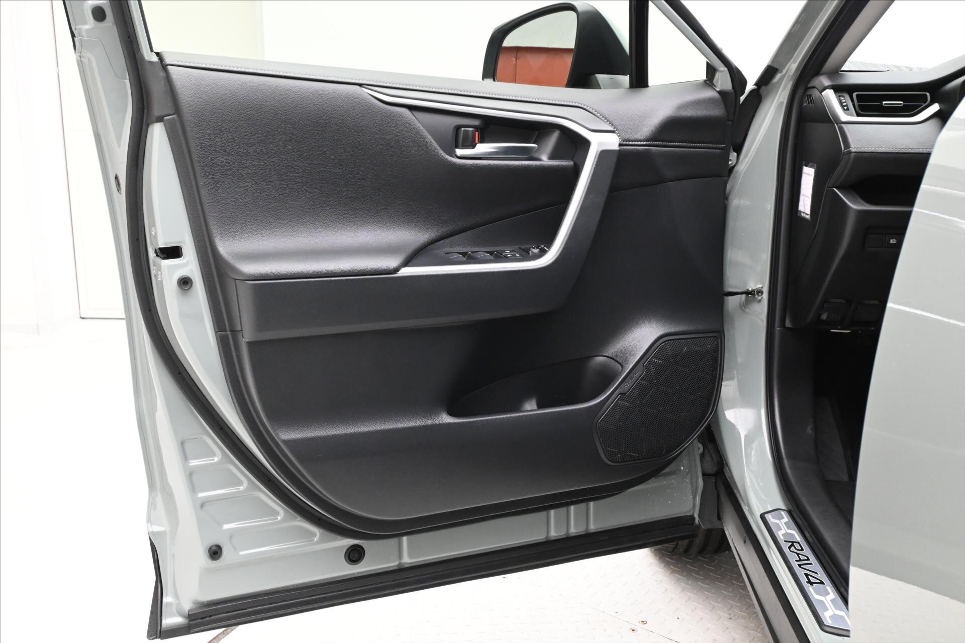 Toyota RAV4 SUV 2,0 l 129 kw