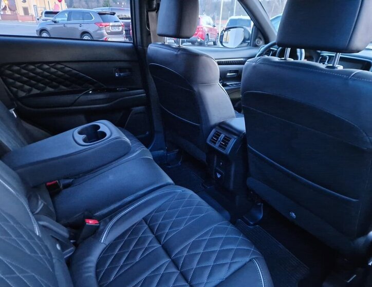 Mitsubishi Outlander SUV / Terénní 2,4 l 165 kw