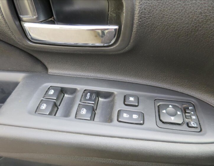 Mitsubishi Outlander SUV / Terénní 2,3 l 110 kw
