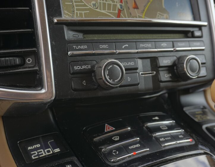 Porsche Cayenne SUV 3,0 l 176 kw