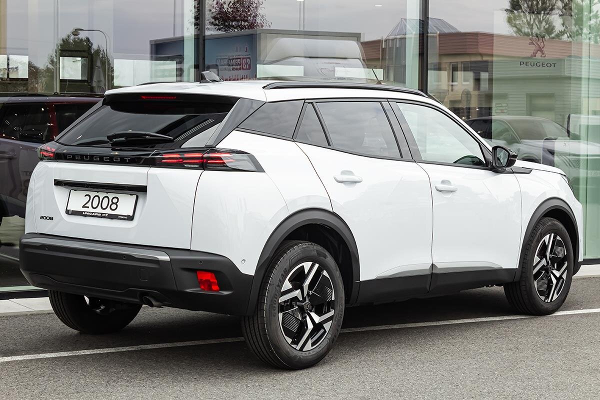 Peugeot 2008 SUV 1,2 l 0