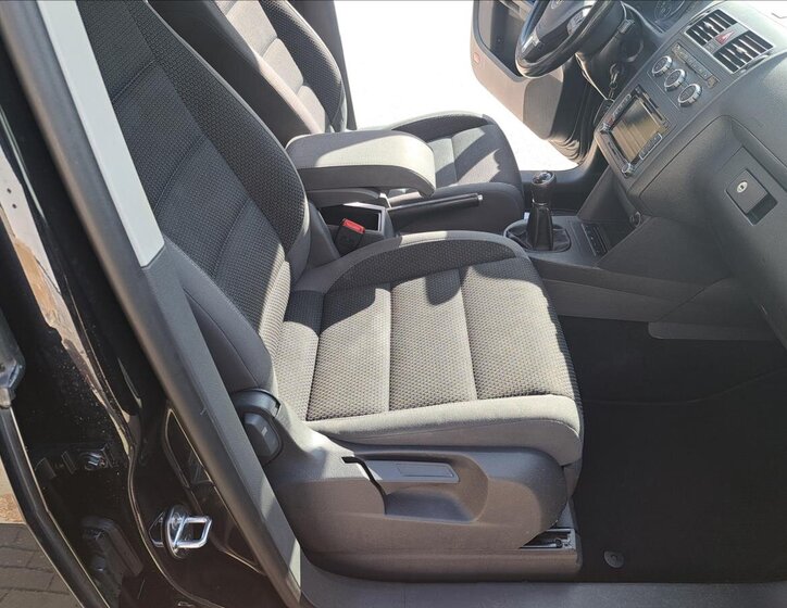 Volkswagen Touran Kombi 1,6 l 77 kw