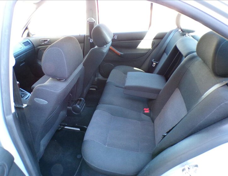 Volkswagen Bora Sedan / Limuzína 1,6 l 74 kw