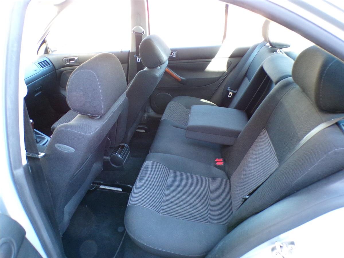 Volkswagen Bora Sedan / Limuzína 1,6 l 74 kw