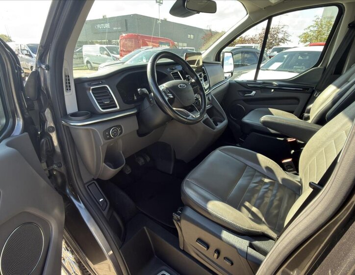 Ford Tourneo Custom 20