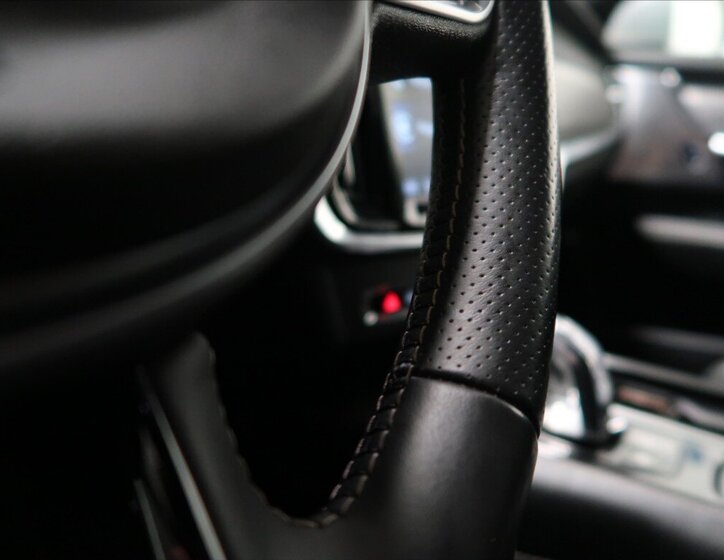 Volvo S90 Sedan / Limuzína 2,0 l 235 kw