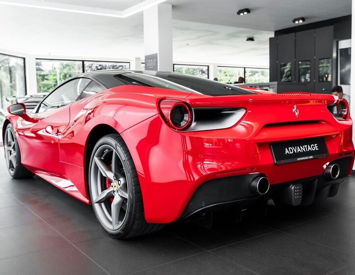 Ferrari 488 4
