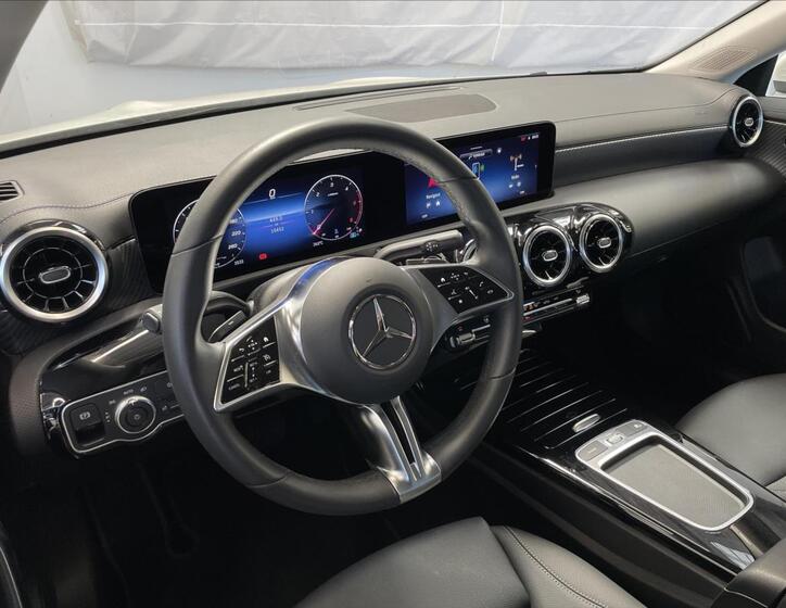 Mercedes-Benz CLA 9