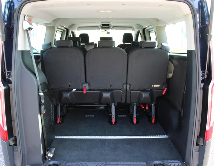 Ford Tourneo Custom 24