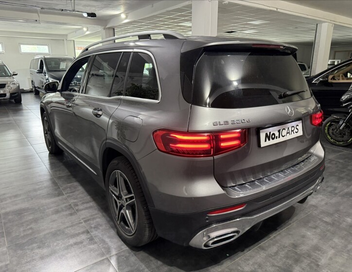 Mercedes-Benz GLB 4