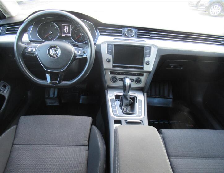 Volkswagen Passat 9
