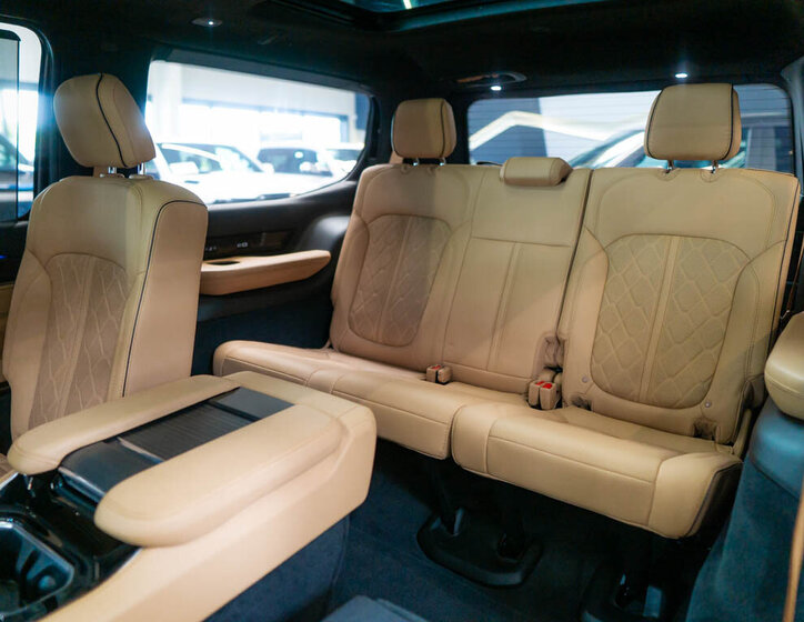 Jeep Grand Wagoneer 42