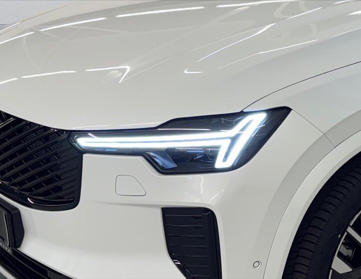 Volvo XC90 SUV 2,0 l 335 kw