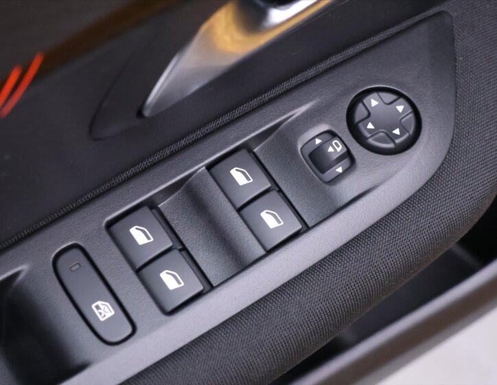 Peugeot 208 Hatchback 1,2 l 74 kw