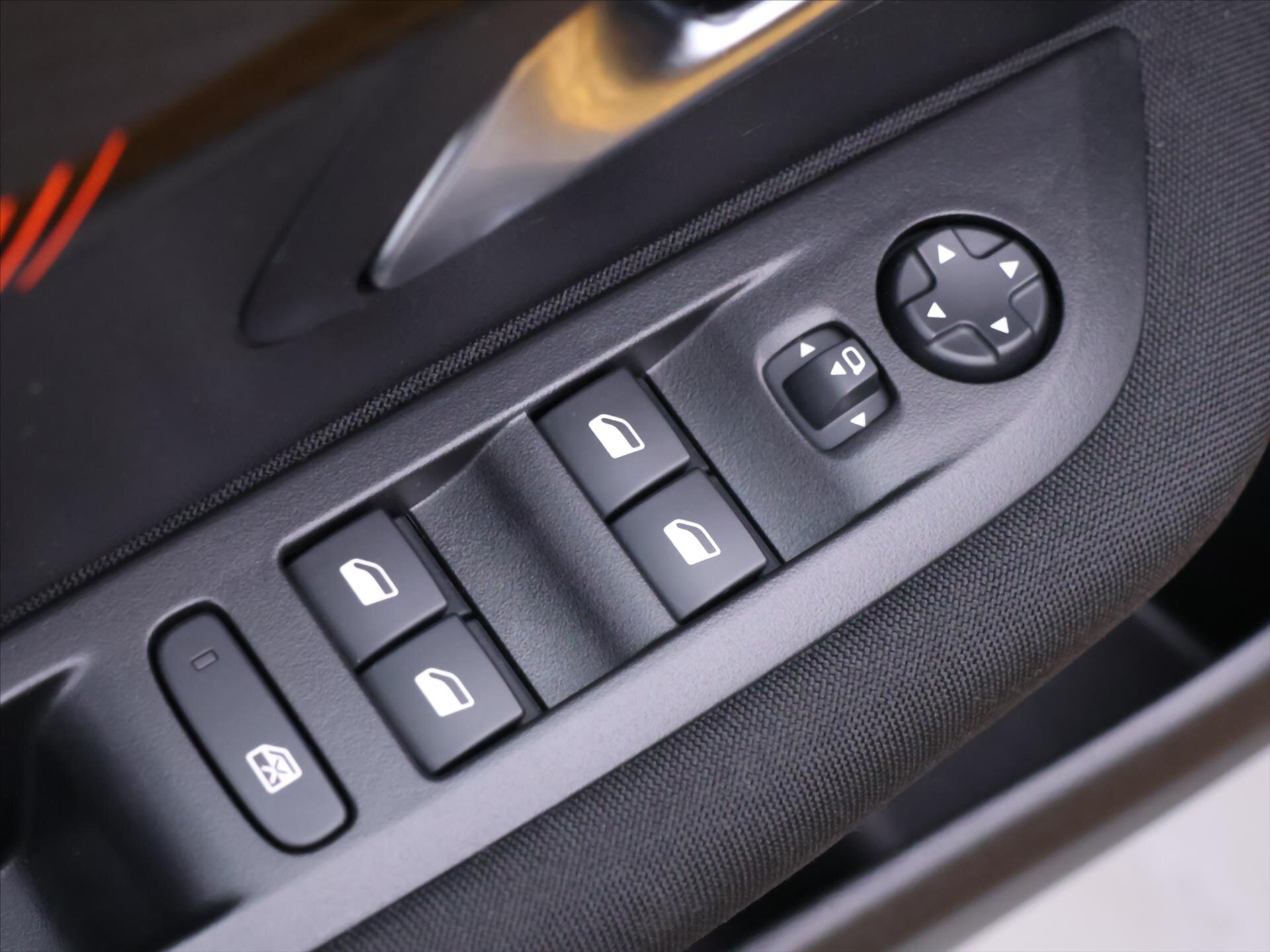 Peugeot 208 Hatchback 1,2 l 74 kw