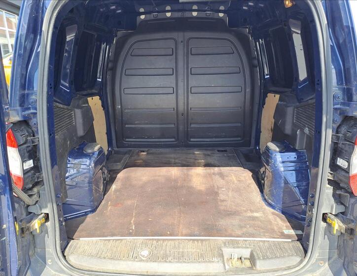 Ford Transit Courier 10