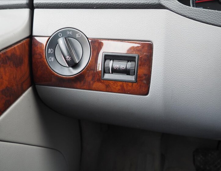 Volkswagen Multivan Kombi 2,5 l 128 kw