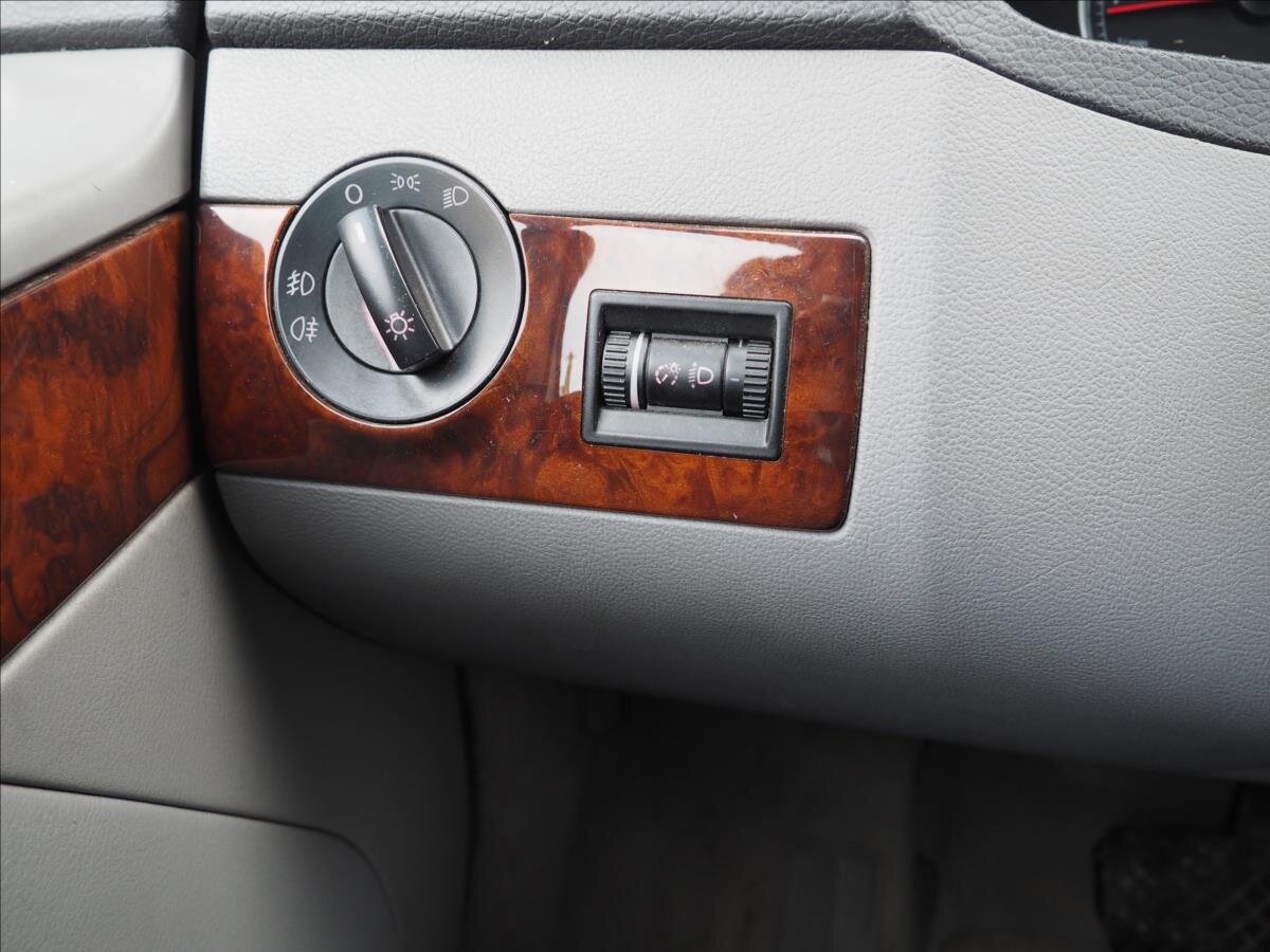 Volkswagen Multivan Kombi 2,5 l 128 kw