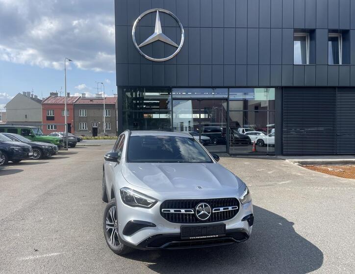 Mercedes-Benz GLA 1