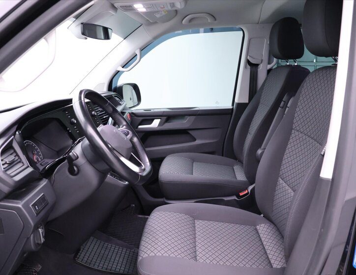 Volkswagen Multivan 11