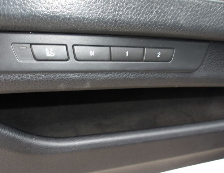 BMW Řada 7 Sedan / Limuzína 3,0 l 180 kw