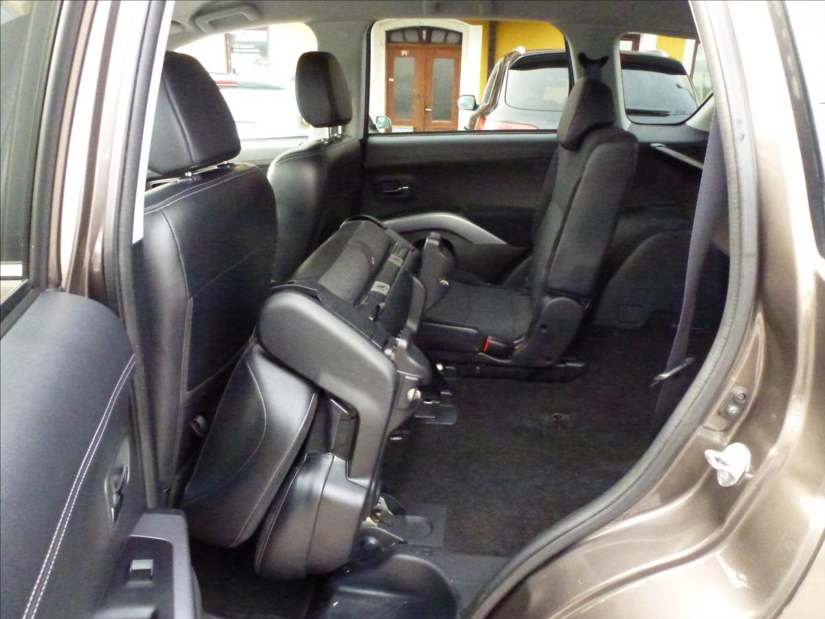 Mitsubishi Outlander Kombi 2,3 l 130 kw