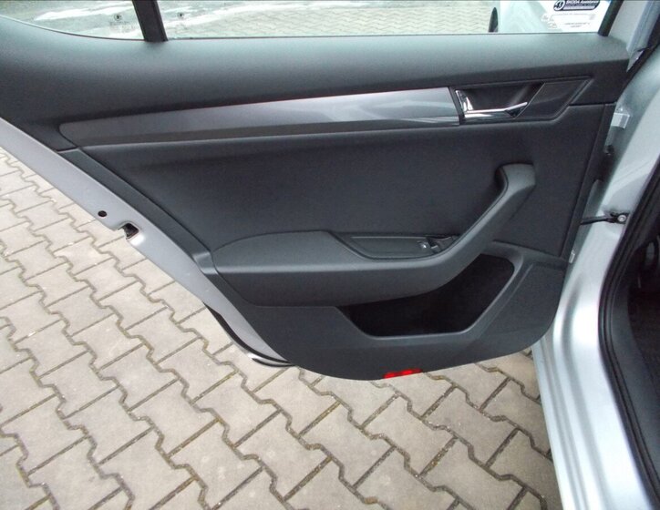 Škoda Superb Sedan / Limuzína 2,0 l 110 kw