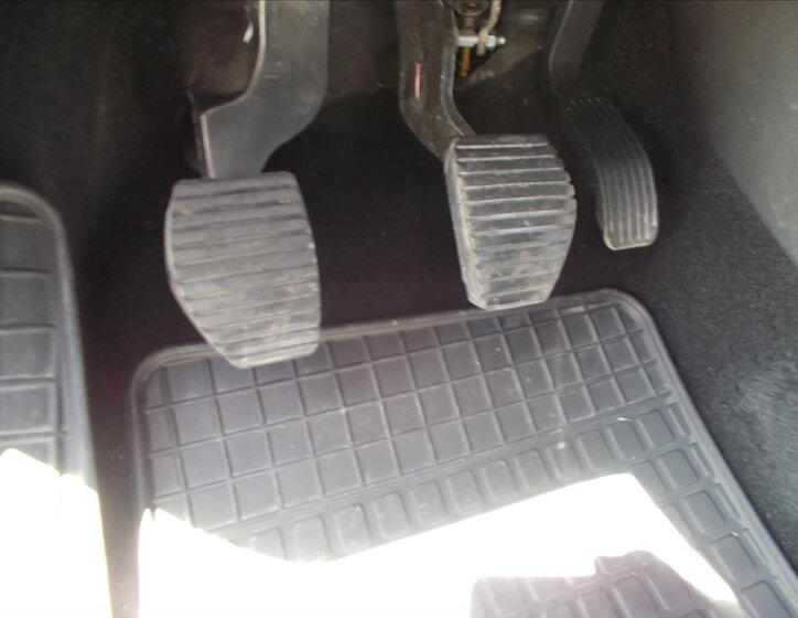 Peugeot 208 Hatchback 1,2 l 60 kw