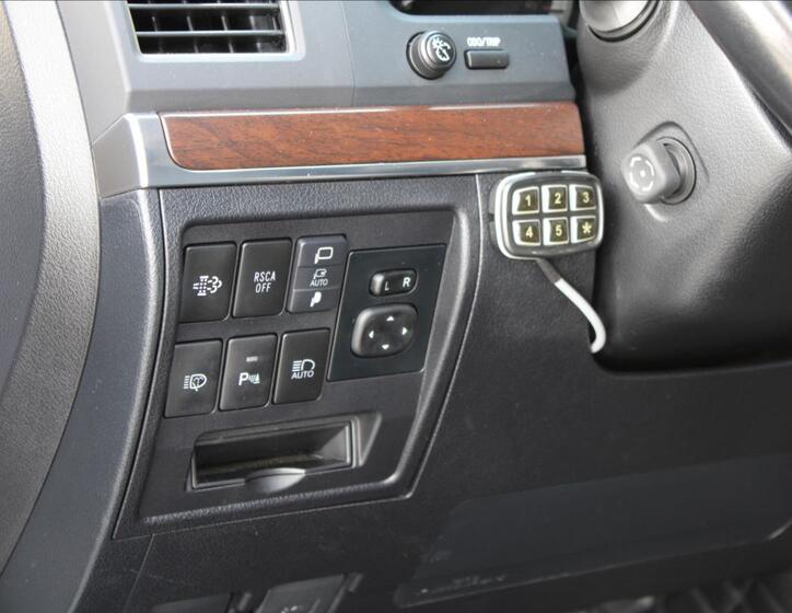 Toyota Land Cruiser 17