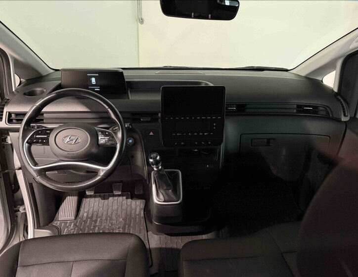Hyundai Staria 12