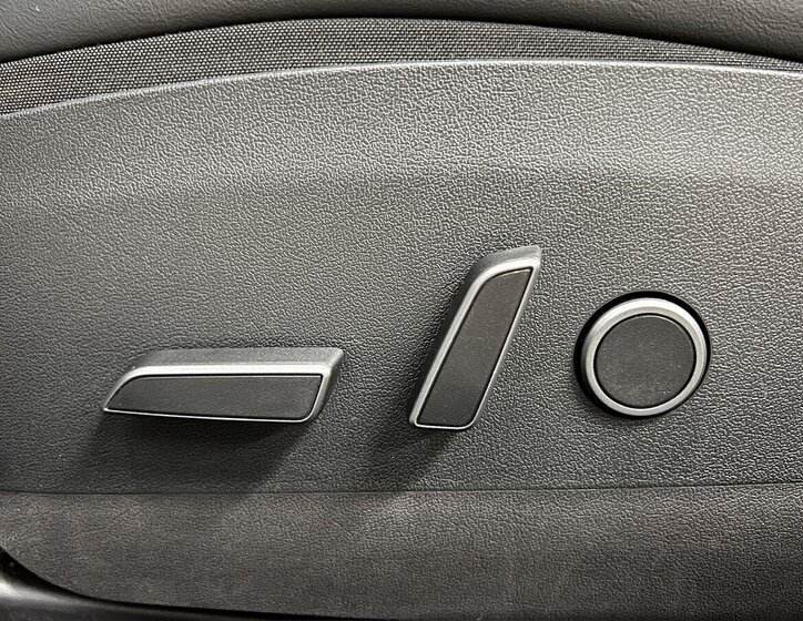 Tesla Model 3 Sedan / Limuzína 0,0 239 kw