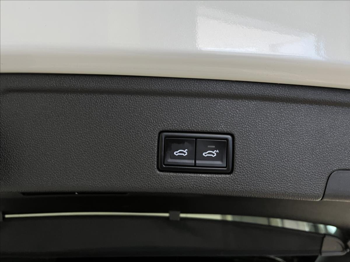 Volkswagen Touareg SUV / Terénní 4,0 l 310 kw