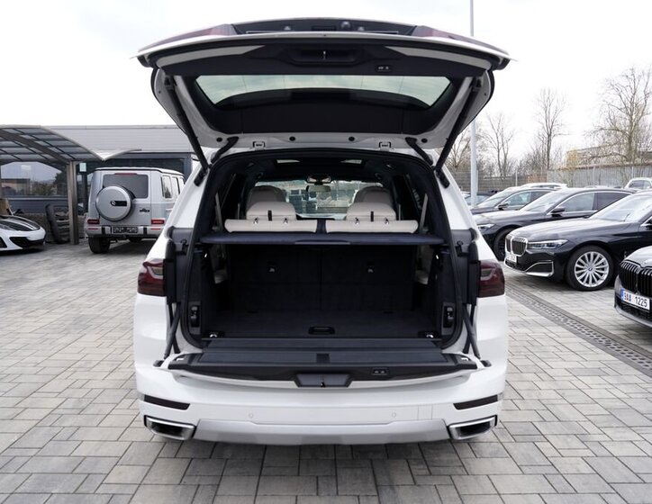 BMW X7 SUV / Terénní 3,0 l 250 kw
