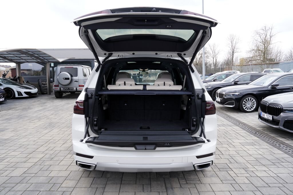 BMW X7 SUV / Terénní 3,0 l 250 kw
