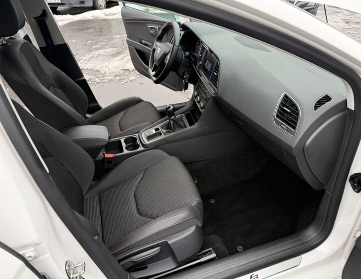 Seat Leon Hatchback 1,5 l 96 kw