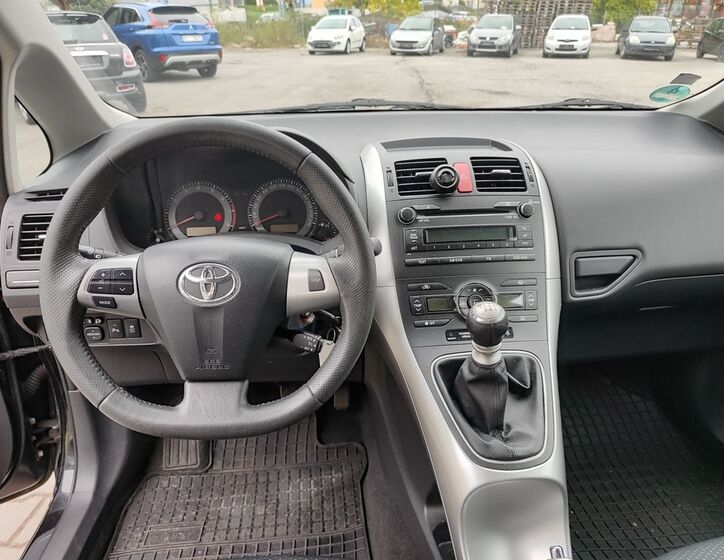 Toyota Auris 10