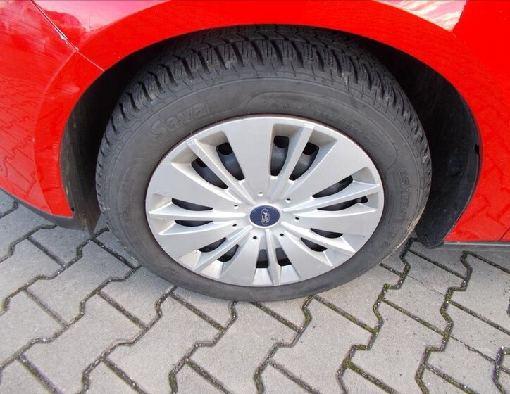 Ford Focus Kombi 999,0 74 kw