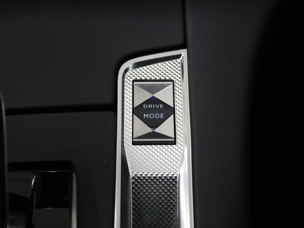 DS Automobiles DS7 Crossback SUV 1,6 l 221 kw