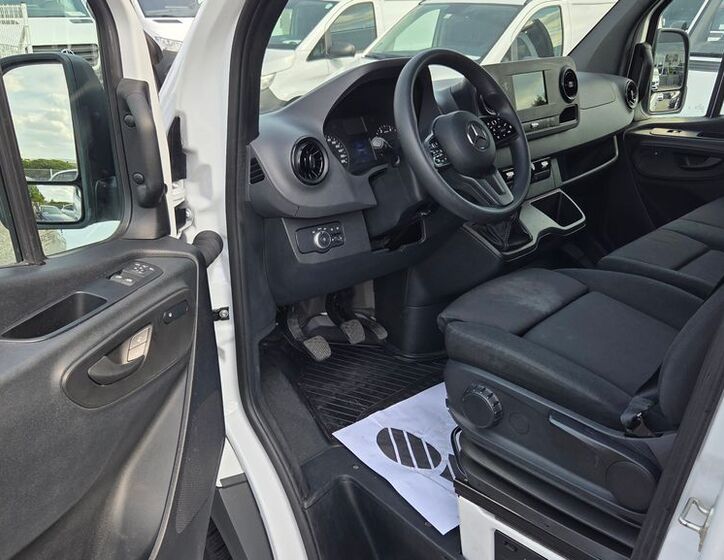 Mercedes-Benz Sprinter 9