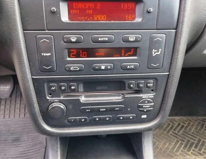 Peugeot 406 Sedan / Limuzína 2,0 l 80 kw