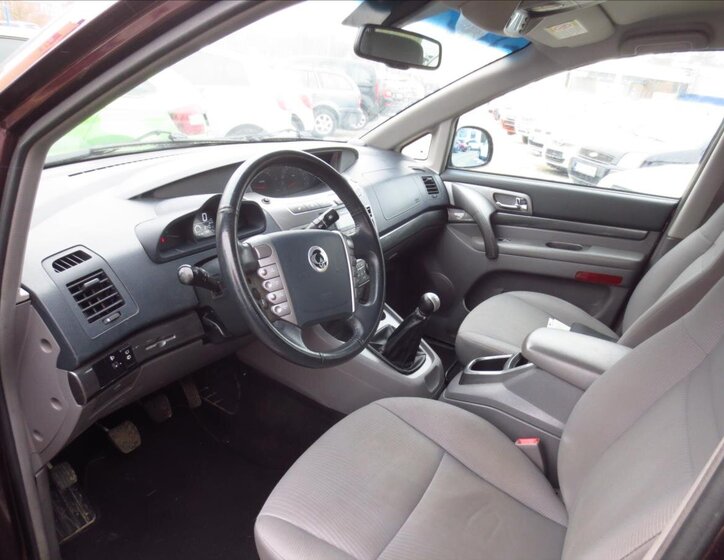 SsangYong Rodius VAN-Minibus 2,0 l 114 kw