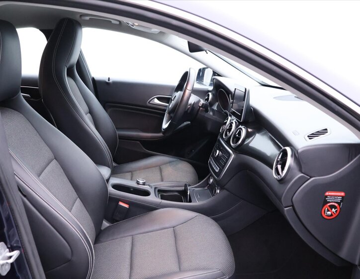Mercedes-Benz CLA Sedan 1,5 l 80 kw