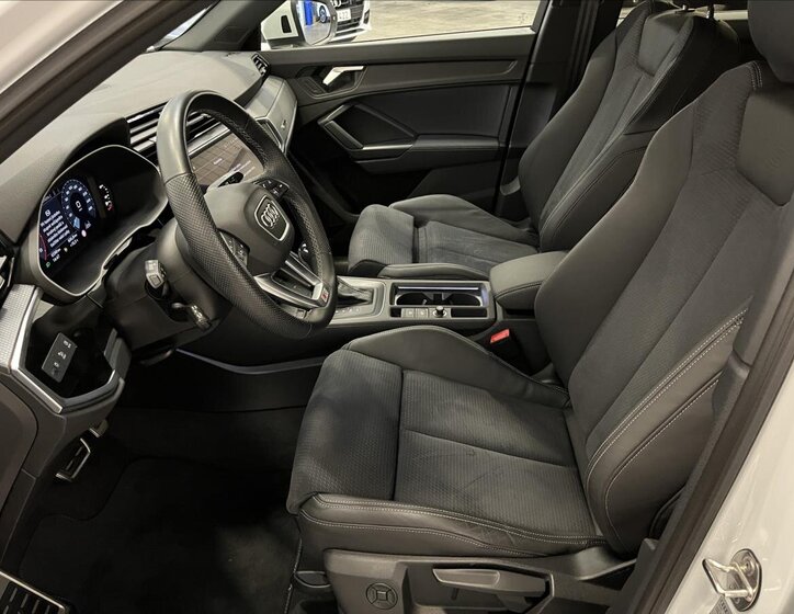 Audi Q3 SUV / Terénní 1,5 l 110 kw