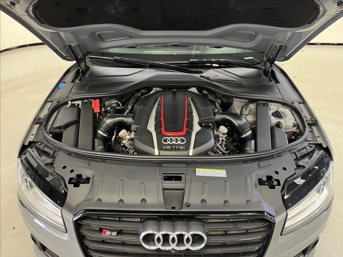 Audi S8 Sedan 4,0 l 445 kw