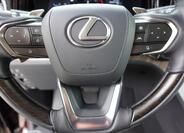 Lexus LM 350h 32