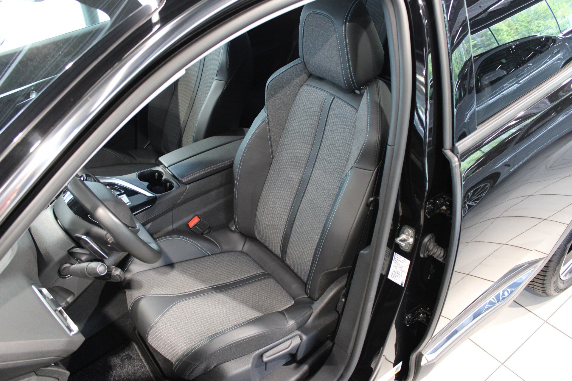 Peugeot 3008 SUV / Terénní 1,6 l 165 kw