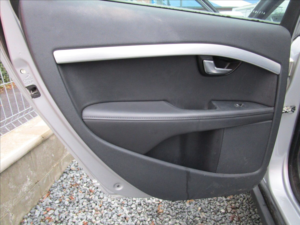 Volvo XC70 Kombi 2,4 l 158 kw