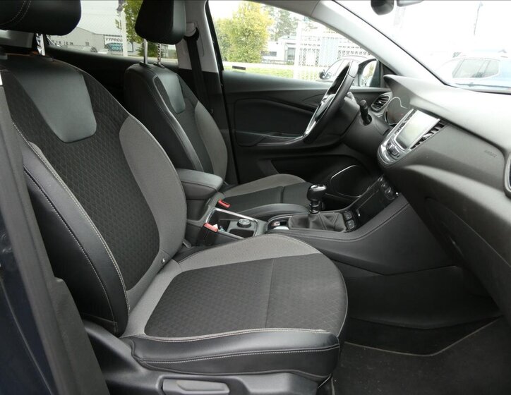 Opel Grandland X SUV / Terénní 1,2 l 96 kw