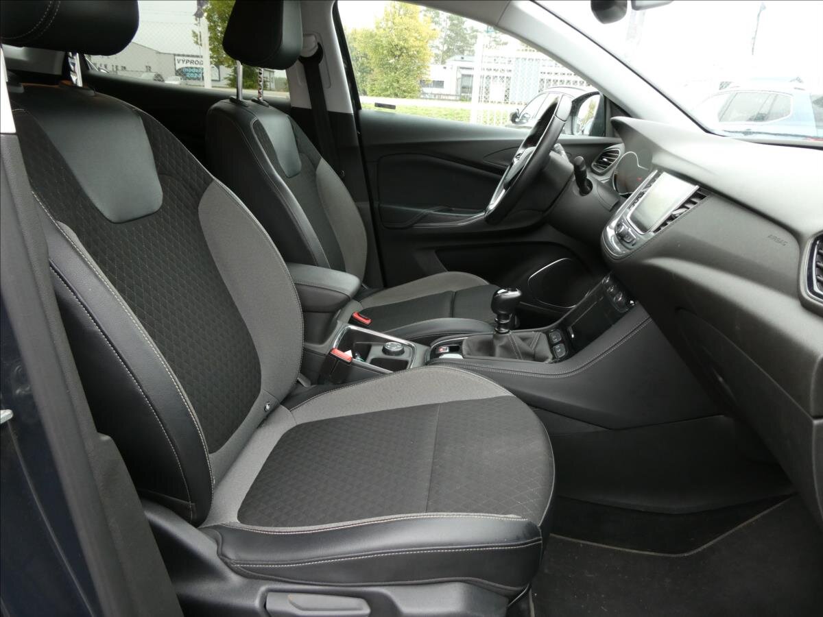 Opel Grandland X SUV / Terénní 1,2 l 96 kw
